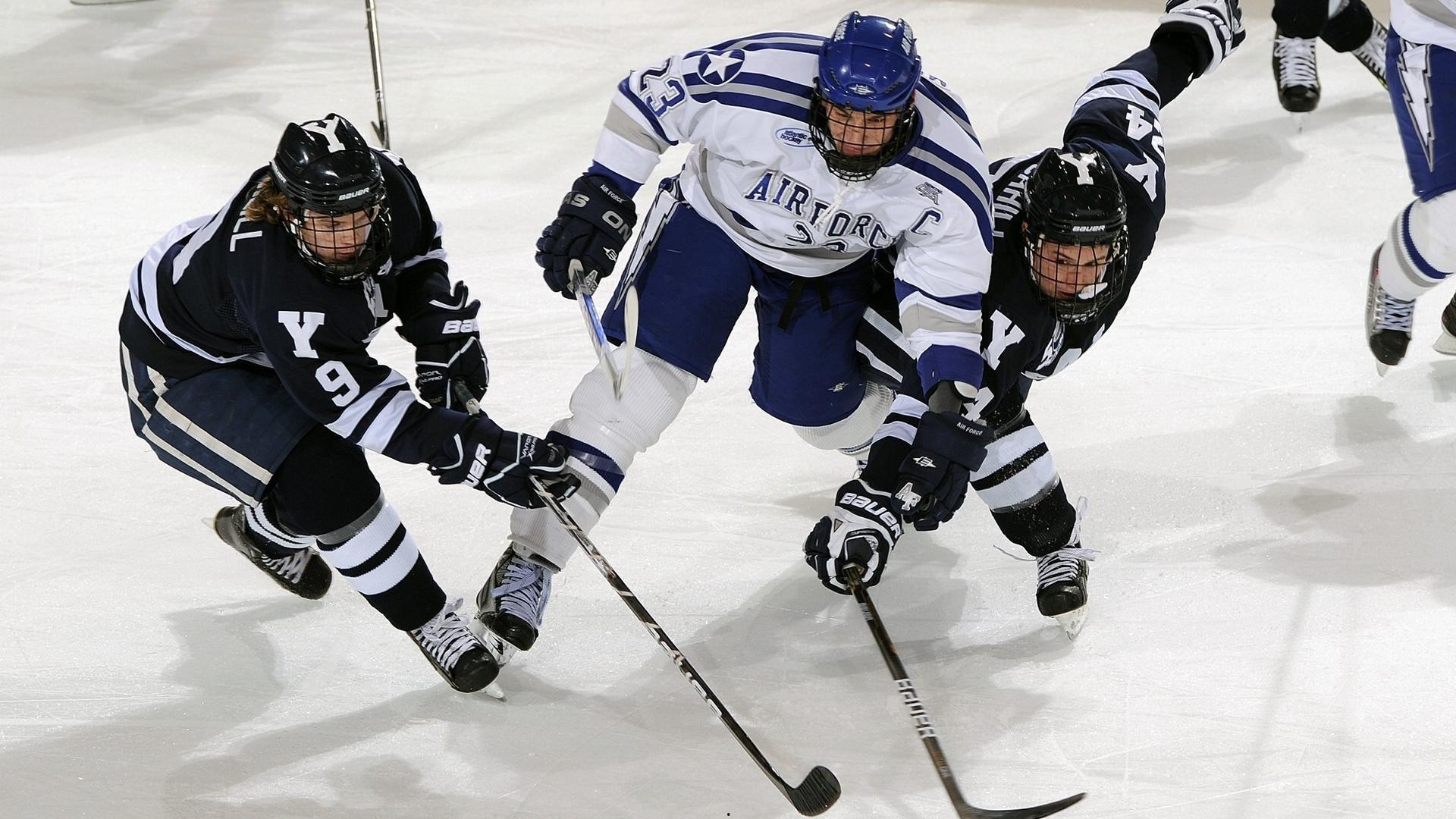 NBA新春贺岁赛火热上演 笑果文化CEO贺晓曦与演员程璐现场助阵引爆球迷热情
